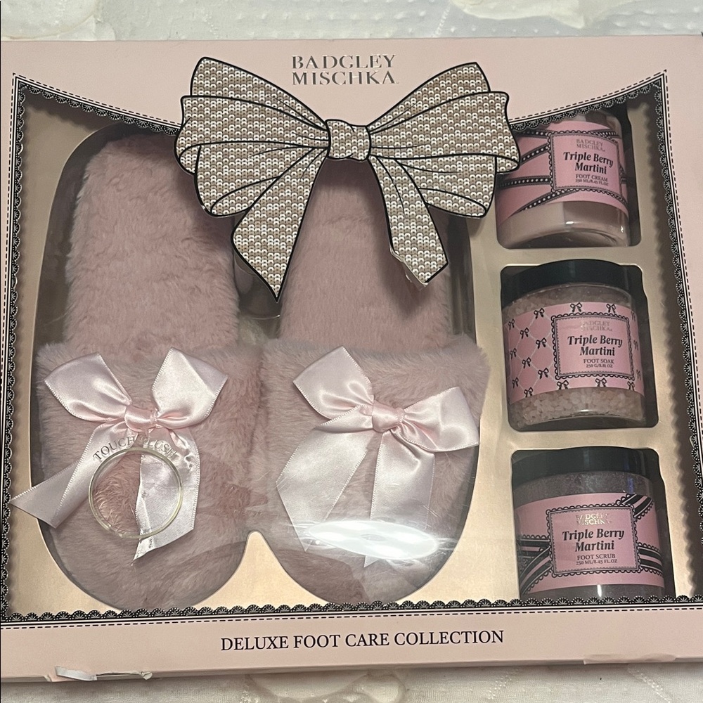 Badgley Mischka Pink Foot Care Gift Set